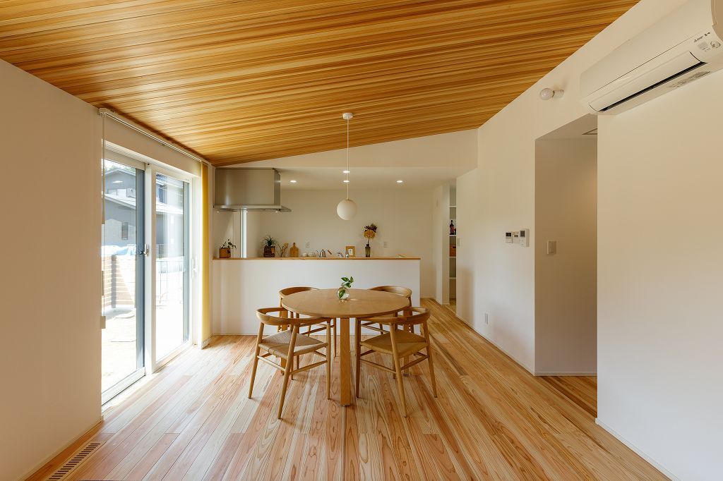 エツサス 【ナチュラルモダン】木目が彩る、くつろぎの空間の建築実例画像3