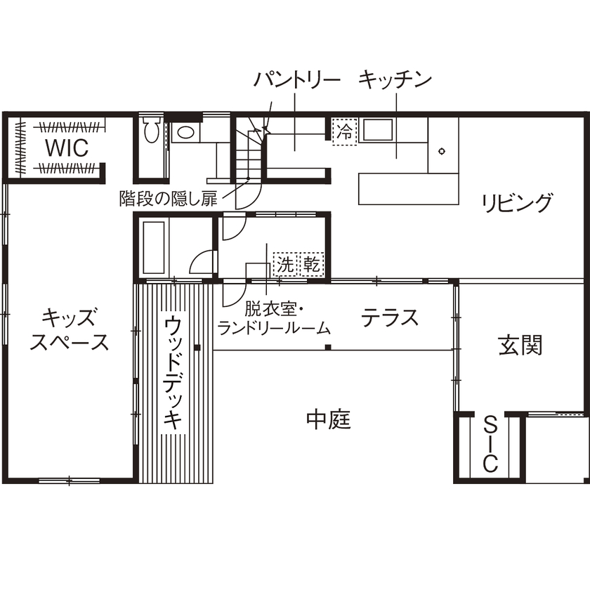 ソラマド埼玉 【中庭／吹き抜け／間取り有】コの字型キッチンとリビング直結の中庭、家族やゲストが自然と集まる明るい家の間取り図（2LDK）1階