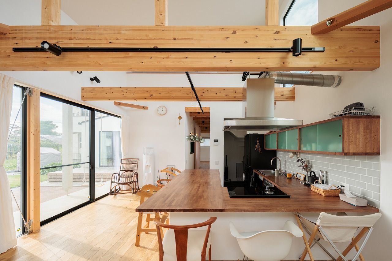 ソラマド埼玉 【中庭／吹き抜け／間取り有】コの字型キッチンとリビング直結の中庭、家族やゲストが自然と集まる明るい家の建築実例画像4