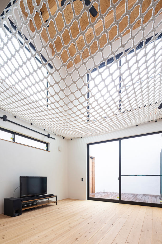 ソラマド埼玉 【 2000万円台／中庭／吹き抜け／間取り有】吹き抜けに張った大きなハンモックは、家族の大好きな遊び場の建築実例画像5