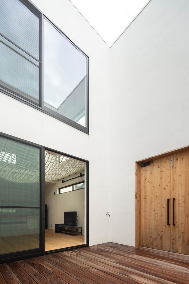 ソラマド埼玉 【 2000万円台／中庭／吹き抜け／間取り有】吹き抜けに張った大きなハンモックは、家族の大好きな遊び場の建築実例画像6