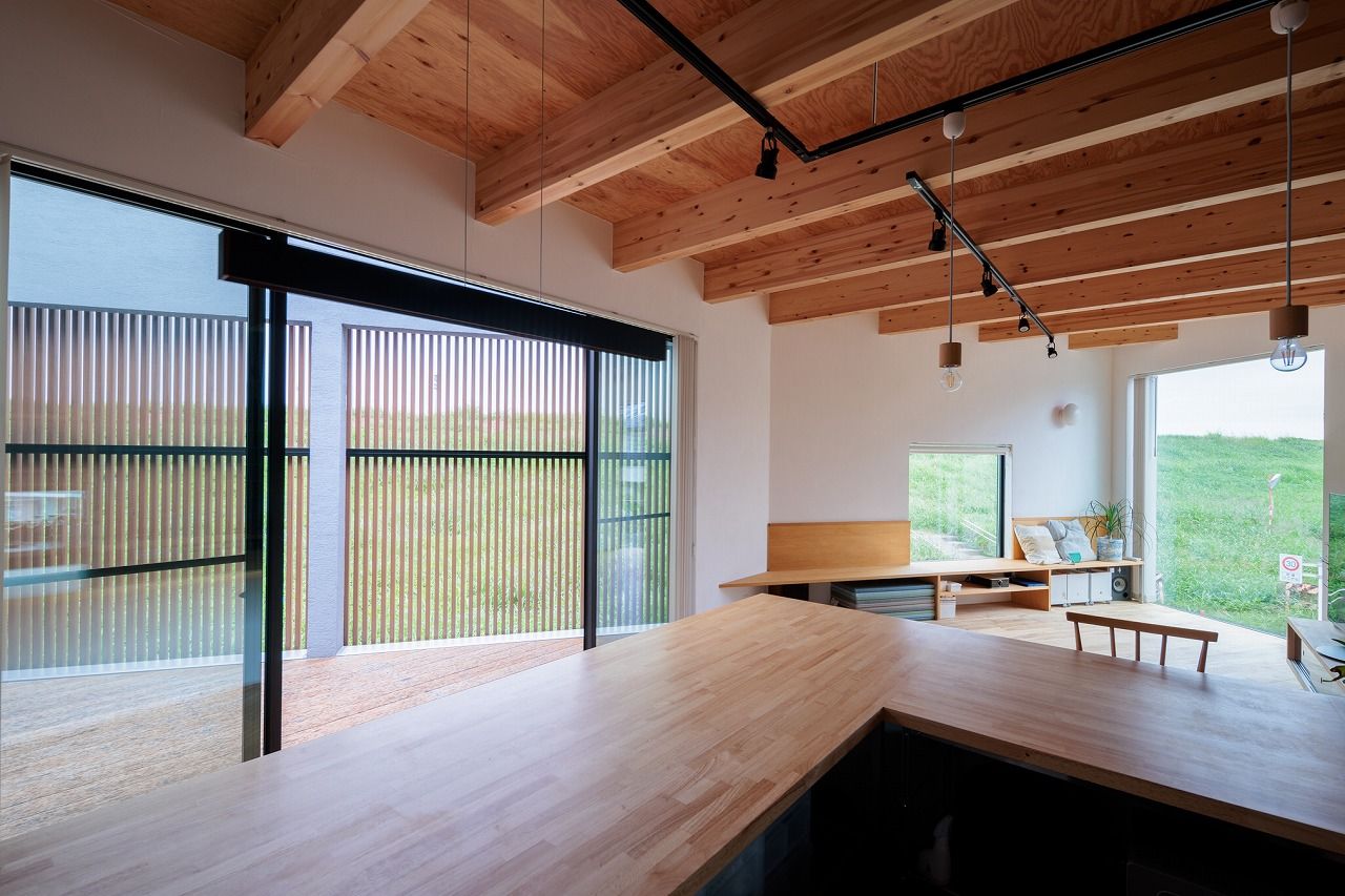 ソラマド埼玉 【 30坪台／中庭／土間／間取り有】三角形の変形地を強みに活用。外の視線を遮りながら開放的に暮らせる家の建築実例画像3