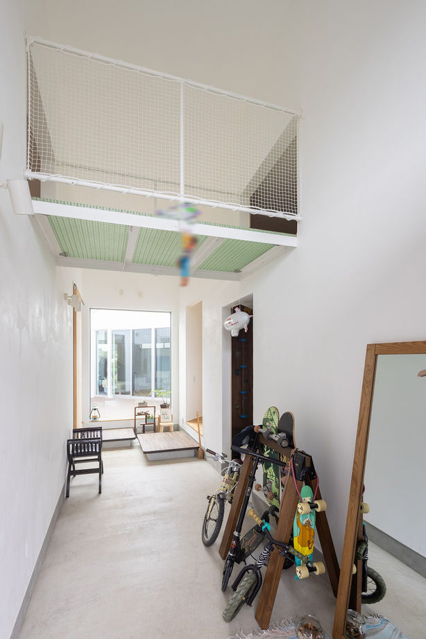 ソラマド埼玉 【平屋／中庭／土間／間取り有】ブリッジやボルダリングなどの遊び心をプラス。楽しいQの字型の住まいの建築実例画像2