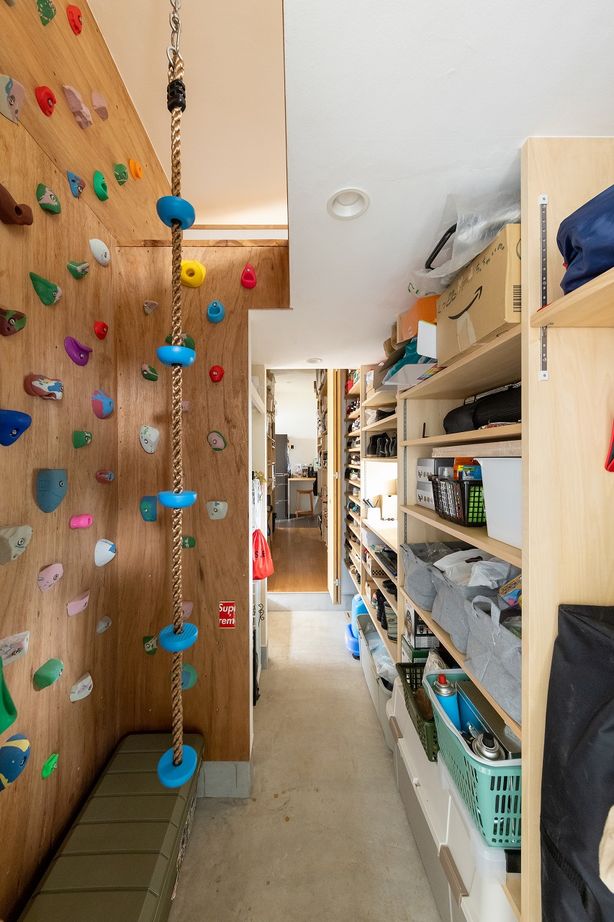 ソラマド埼玉 【平屋／中庭／土間／間取り有】ブリッジやボルダリングなどの遊び心をプラス。楽しいQの字型の住まいの建築実例画像3