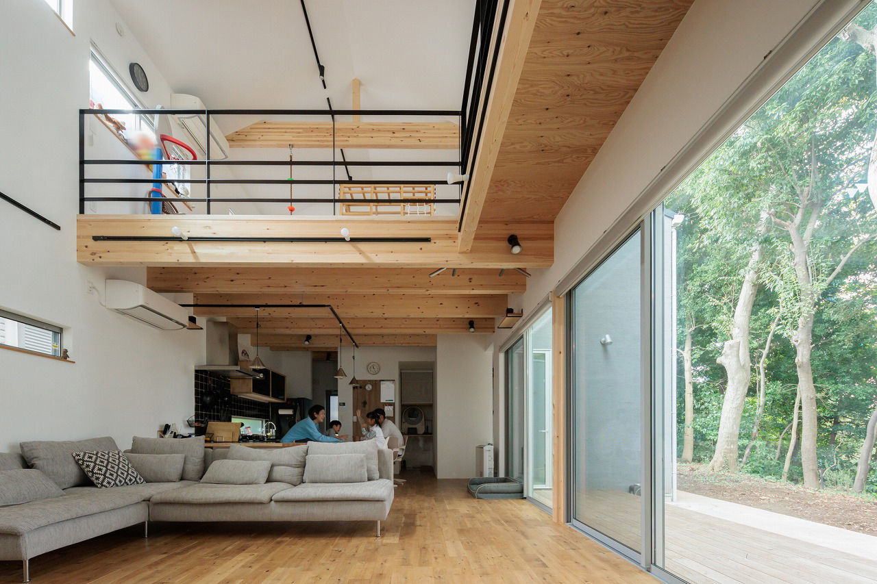 ソラマド埼玉 【中庭／吹き抜け／間取り有】緑に囲まれたリゾートのような家。コの字型キッチンやデッキでパーティーもの建築実例画像