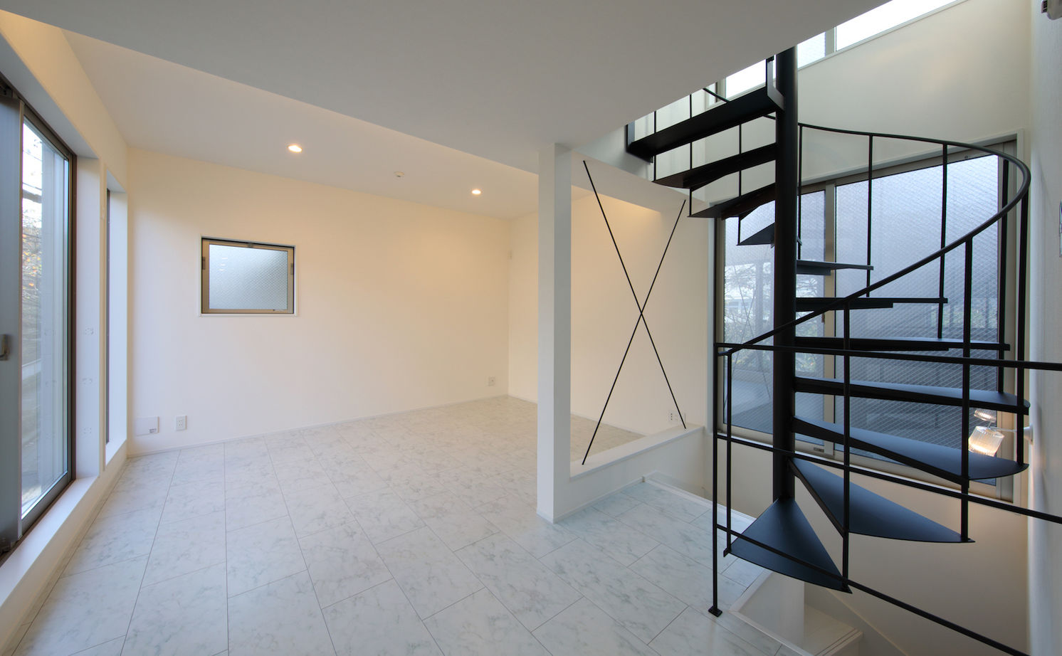 １０１０ｈｏｕｓｅ（安藤工務店） 【リビング階段/1860万円/24坪/間取り有】住宅密集地に光を取り込む、らせん階段を取り入れた開放的な空間の建築実例画像7