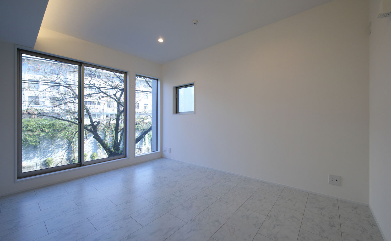 １０１０ｈｏｕｓｅ（安藤工務店） 【リビング階段/1860万円/24坪/間取り有】住宅密集地に光を取り込む、らせん階段を取り入れた開放的な空間の建築実例画像8