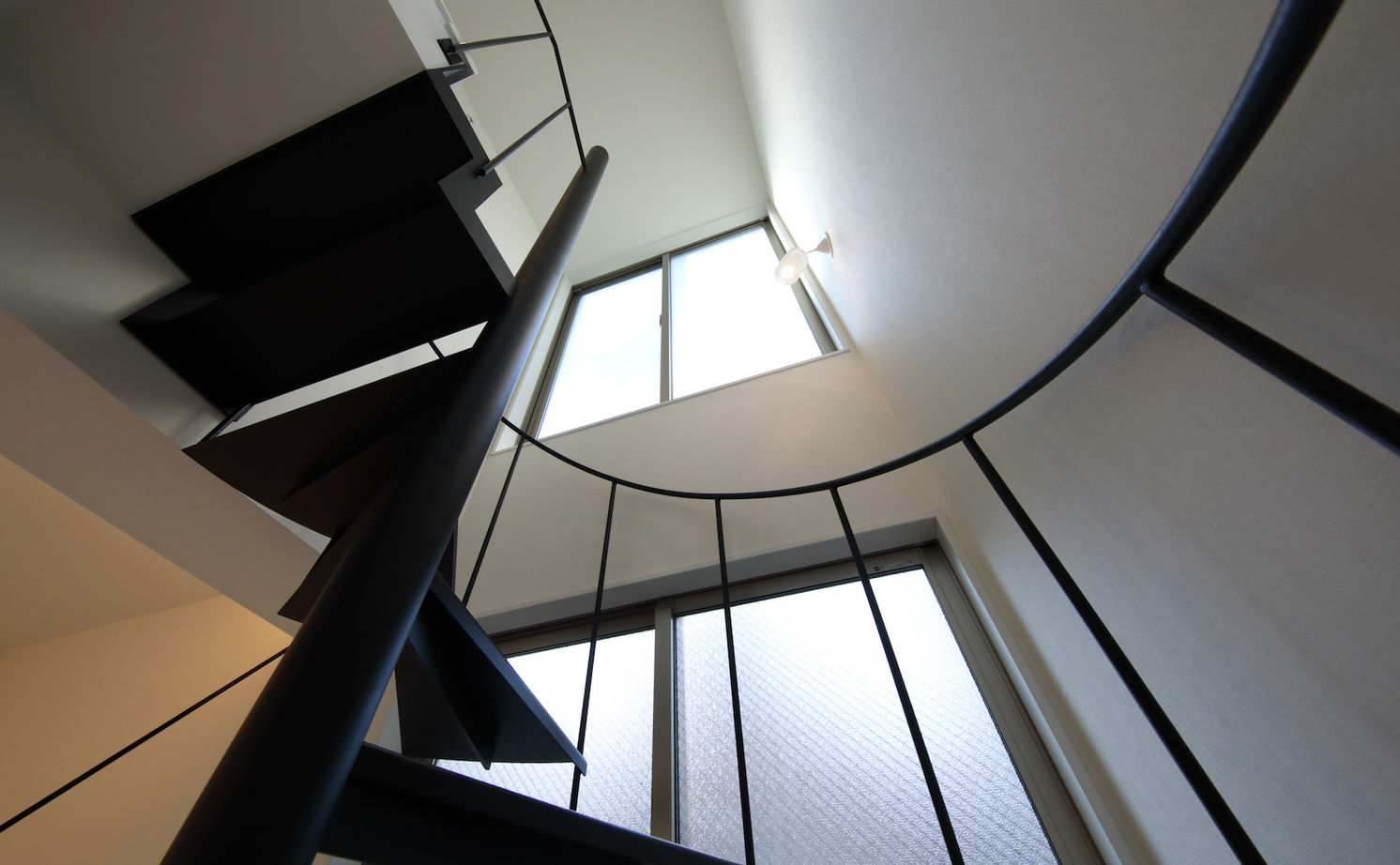 １０１０ｈｏｕｓｅ（安藤工務店） 【リビング階段/1860万円/24坪/間取り有】住宅密集地に光を取り込む、らせん階段を取り入れた開放的な空間の建築実例画像10