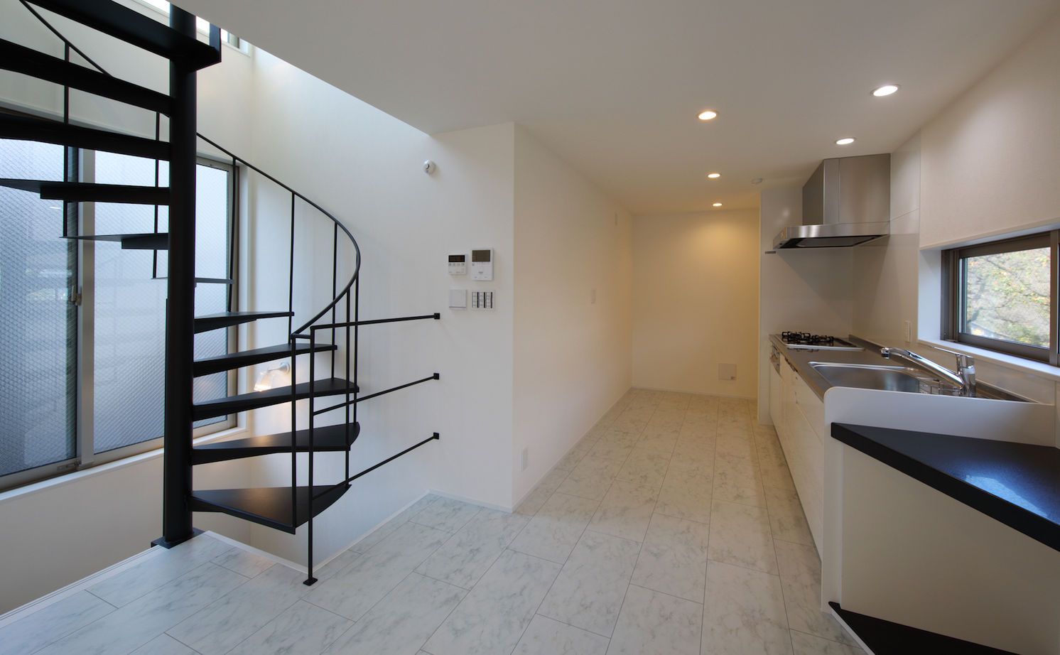 １０１０ｈｏｕｓｅ（安藤工務店） 【リビング階段/1860万円/24坪/間取り有】住宅密集地に光を取り込む、らせん階段を取り入れた開放的な空間の建築実例画像11