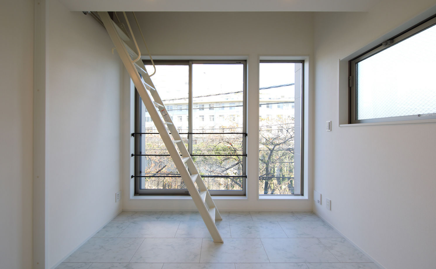 １０１０ｈｏｕｓｅ（安藤工務店） 【リビング階段/1860万円/24坪/間取り有】住宅密集地に光を取り込む、らせん階段を取り入れた開放的な空間の建築実例画像14