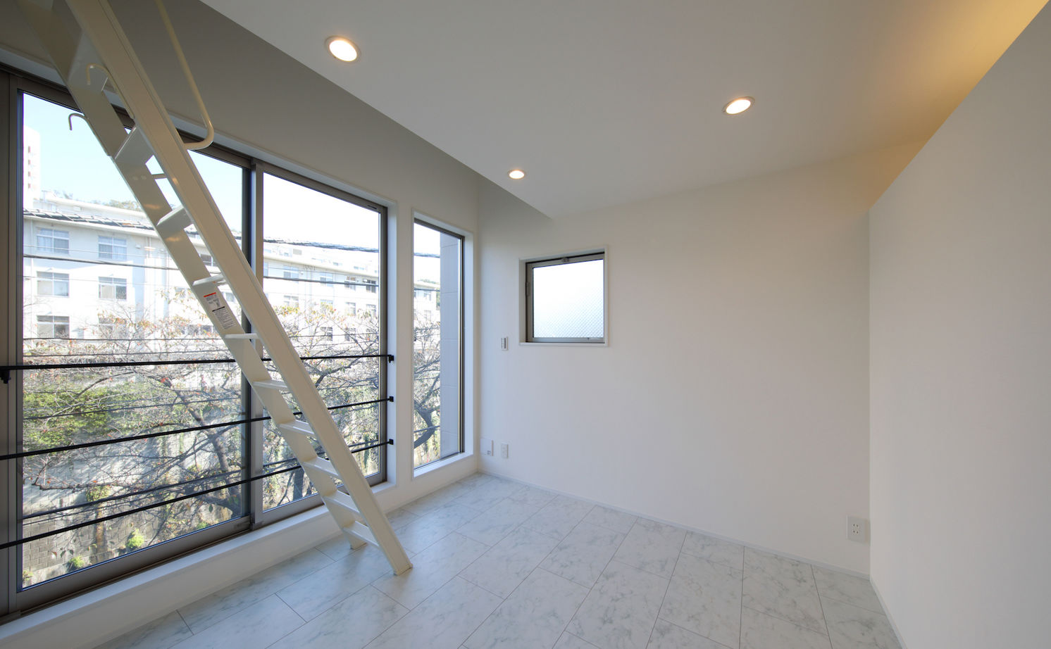 １０１０ｈｏｕｓｅ（安藤工務店） 【リビング階段/1860万円/24坪/間取り有】住宅密集地に光を取り込む、らせん階段を取り入れた開放的な空間の建築実例画像15