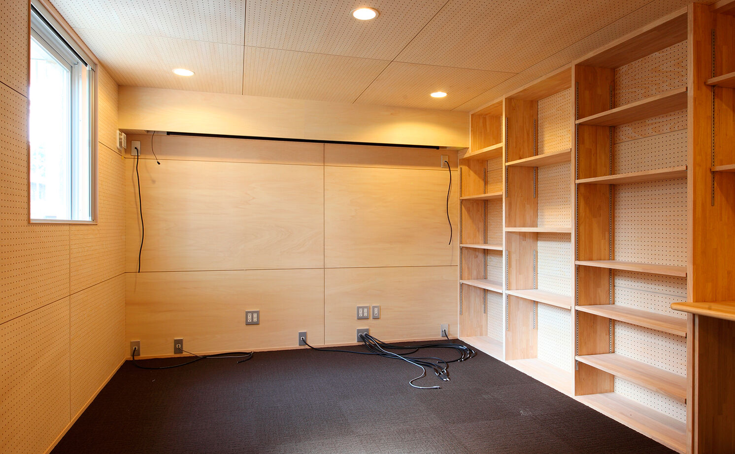 １０１０ｈｏｕｓｅ（安藤工務店） 【吹抜/4000万円台/60坪/平屋/ビルトインガレージ/中庭】スキップフロアから生まれるゆとりある贅沢空間の建築実例画像9