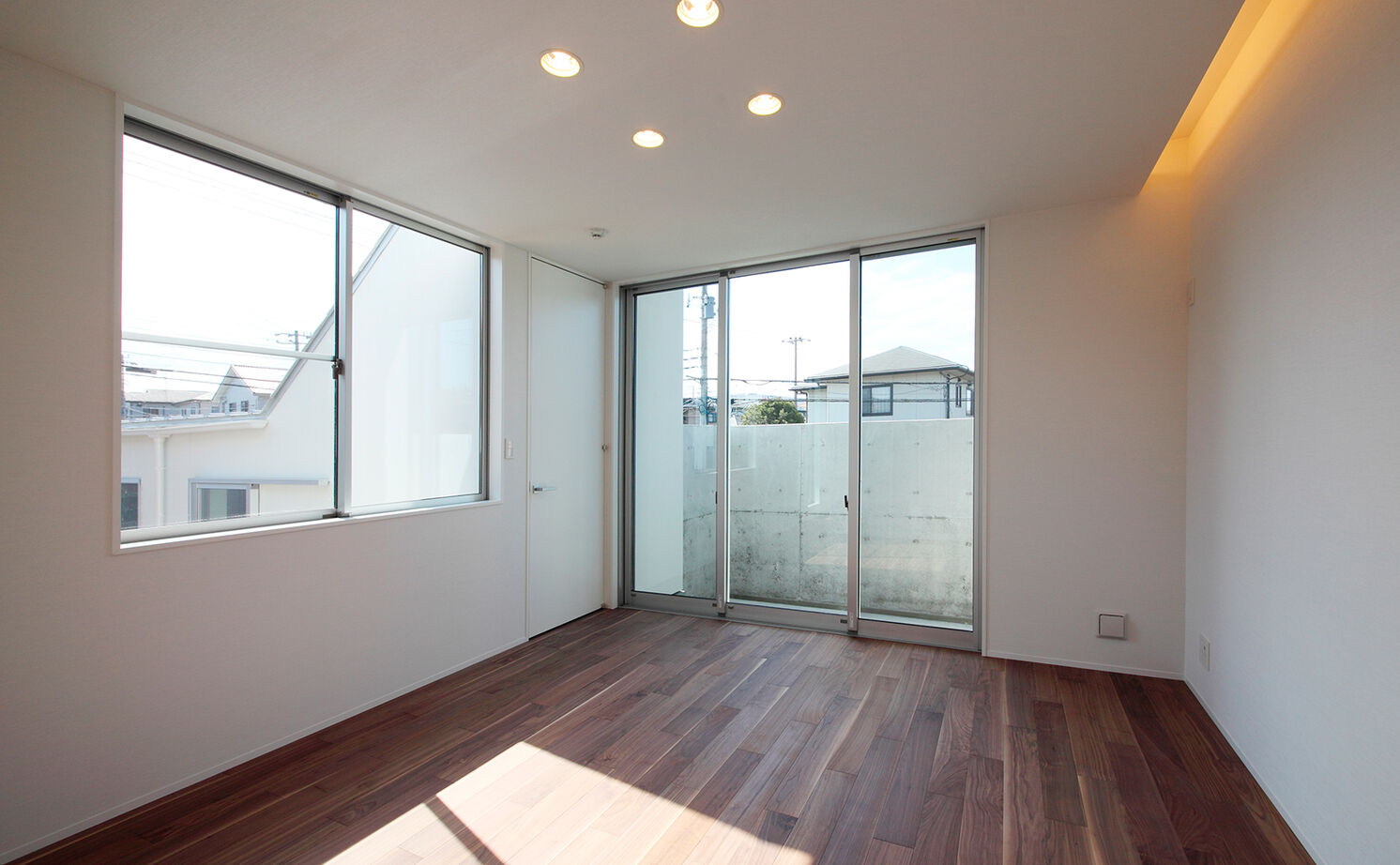 １０１０ｈｏｕｓｅ（安藤工務店） 【吹抜/4000万円台/60坪/平屋/ビルトインガレージ/中庭】スキップフロアから生まれるゆとりある贅沢空間の建築実例画像10