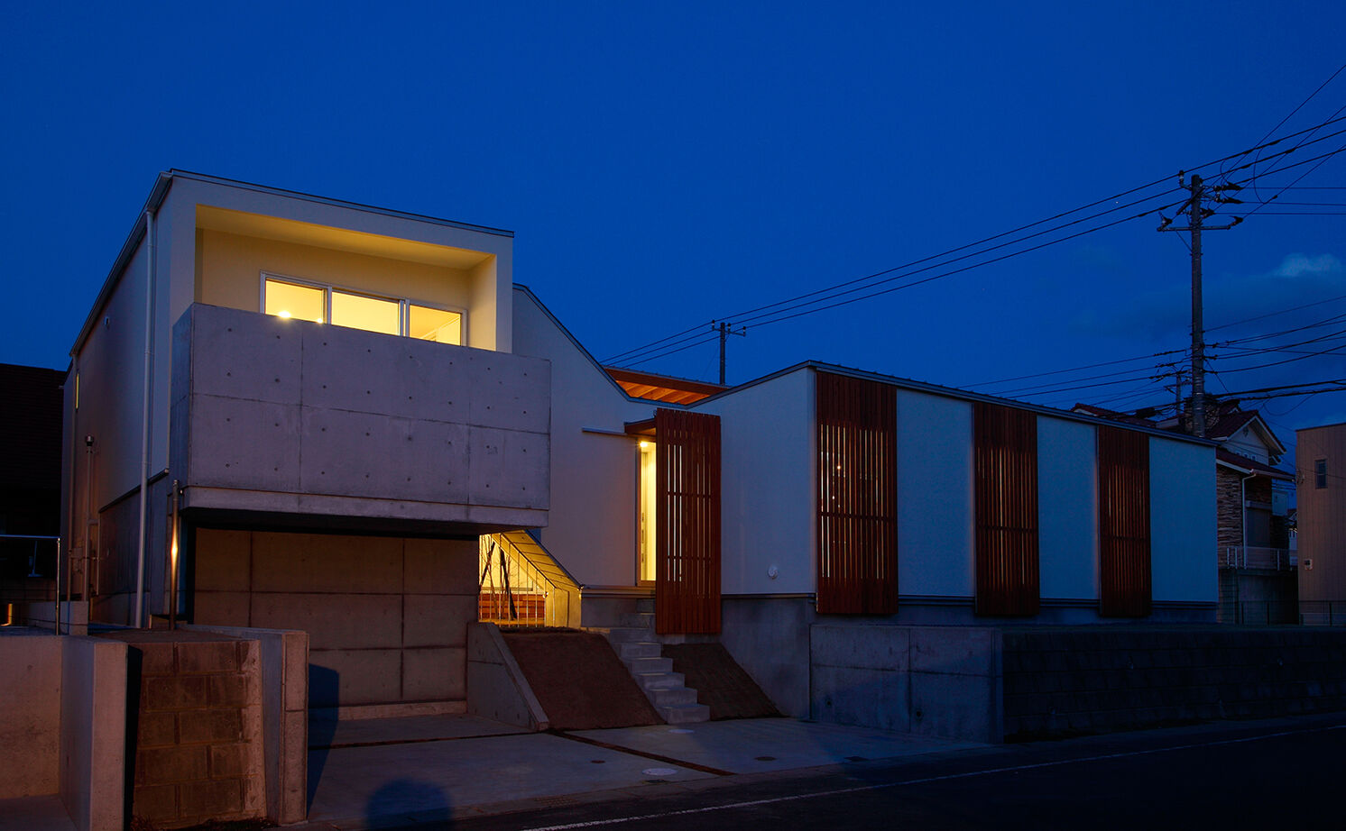 １０１０ｈｏｕｓｅ（安藤工務店） 【吹抜/4000万円台/60坪/平屋/ビルトインガレージ/中庭】スキップフロアから生まれるゆとりある贅沢空間の建築実例画像17