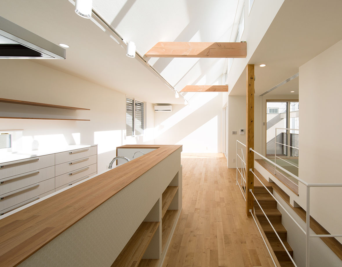 １０１０ｈｏｕｓｅ（安藤工務店） 【リビング階段/1500万円～2000万円/30坪台/間取り有】光と風を巧みに取り込む、ビルトインガレージの家の建築実例画像2