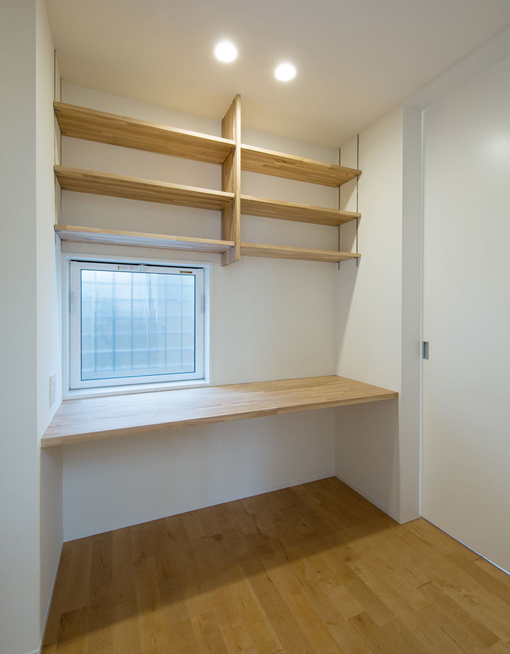 １０１０ｈｏｕｓｅ（安藤工務店） 【リビング階段/1500万円～2000万円/30坪台/間取り有】光と風を巧みに取り込む、ビルトインガレージの家の建築実例画像7