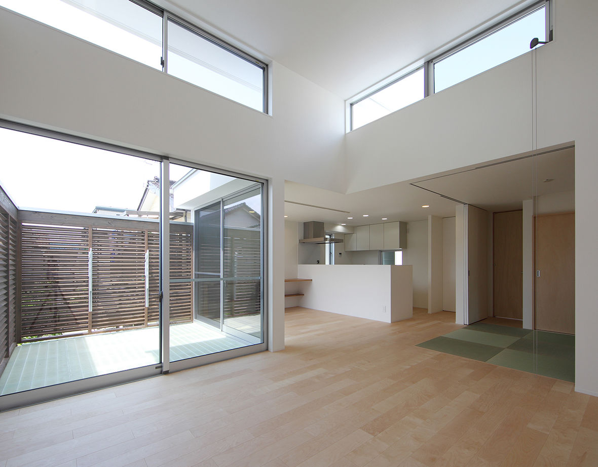 １０１０ｈｏｕｓｅ（安藤工務店） 【ビルトインガレージ/1780万円/32坪/間取図有】道路に面した角地でも外は閉じ、内に解放感ある寛ぎの家の建築実例画像2