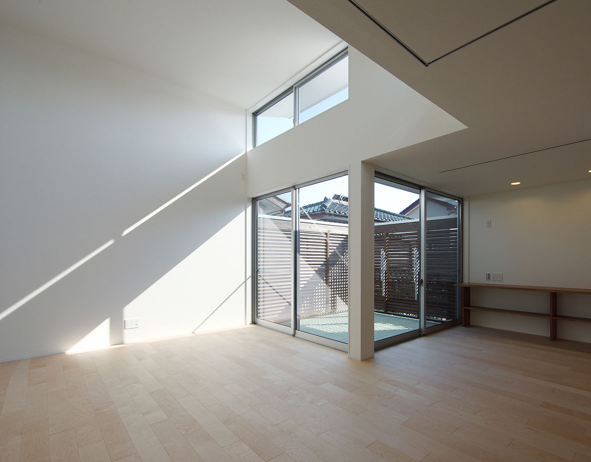 １０１０ｈｏｕｓｅ（安藤工務店） 【ビルトインガレージ/1780万円/32坪/間取図有】道路に面した角地でも外は閉じ、内に解放感ある寛ぎの家の建築実例画像3