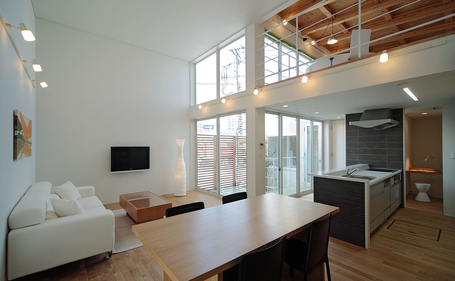 １０１０ｈｏｕｓｅ（安藤工務店） 【1690万円／28坪／間取り有】外に閉じ、中庭やテラスから光を取り入れる。周囲を気にせず寛げる家の建築実例画像2