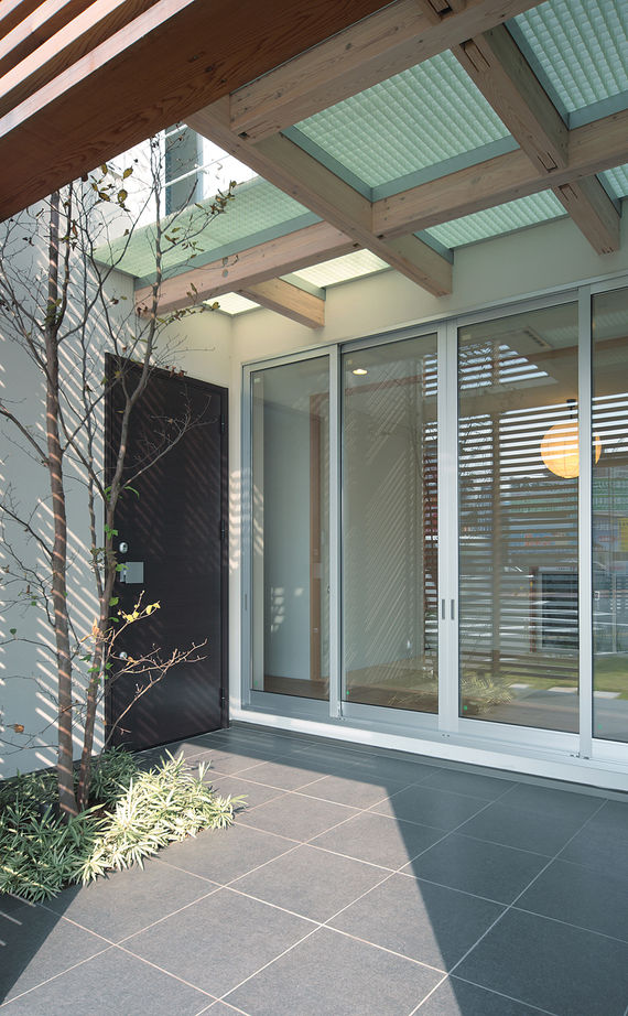 １０１０ｈｏｕｓｅ（安藤工務店） 【1690万円／28坪／間取り有】外に閉じ、中庭やテラスから光を取り入れる。周囲を気にせず寛げる家の建築実例画像5