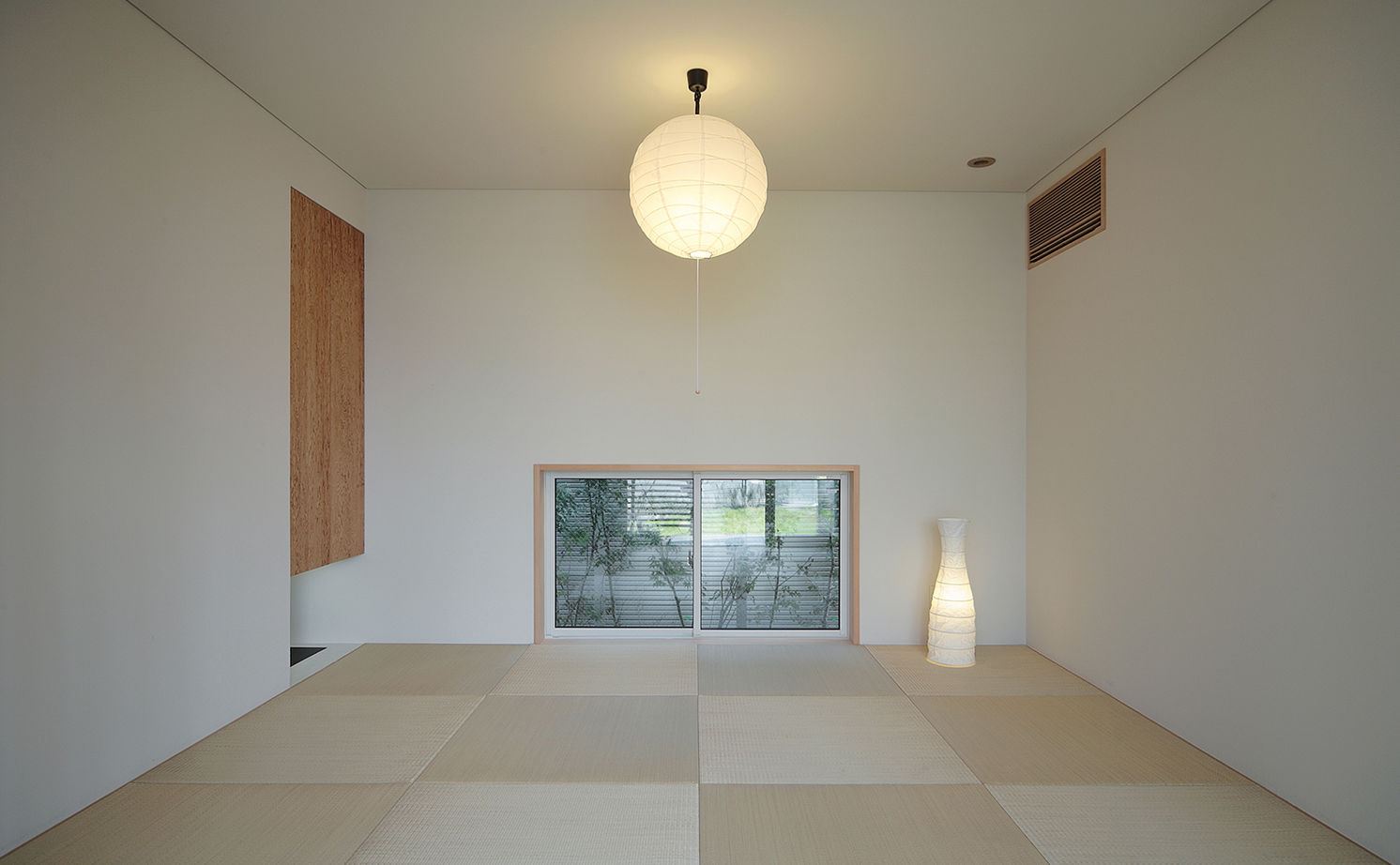 １０１０ｈｏｕｓｅ（安藤工務店） 【1690万円／28坪／間取り有】外に閉じ、中庭やテラスから光を取り入れる。周囲を気にせず寛げる家の建築実例画像9