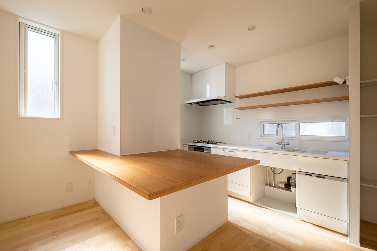 １０１０ｈｏｕｓｅ（安藤工務店） 【2068万円/28坪/間取り図有/吹き抜け】スキップフロアを巧みに使い、希望を全て形に。旗竿地建つ狭小住宅の建築実例画像4