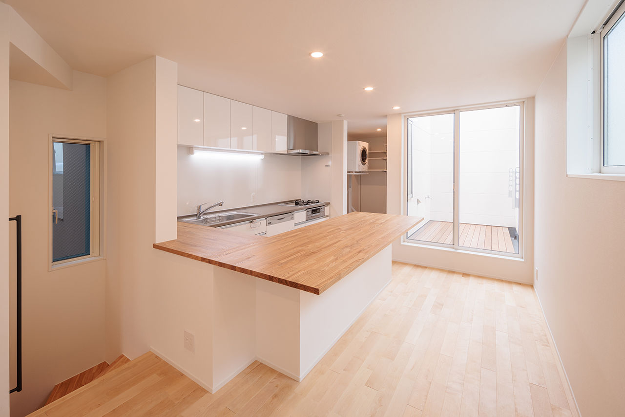 １０１０ｈｏｕｓｅ（安藤工務店） 【33坪/間取り図有/家事ラク動線】狭小の間口でも建築家の巧みな設計で広々ガレージ＆テラスも実現！の建築実例画像5