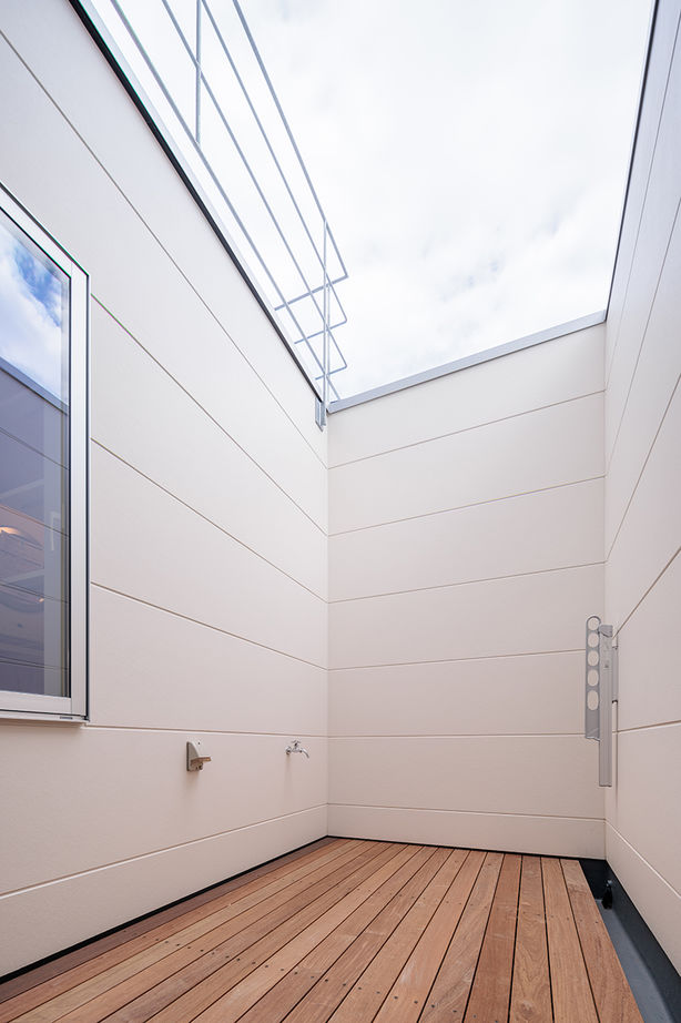 １０１０ｈｏｕｓｅ（安藤工務店） 【33坪/間取り図有/家事ラク動線】狭小の間口でも建築家の巧みな設計で広々ガレージ＆テラスも実現！の建築実例画像7