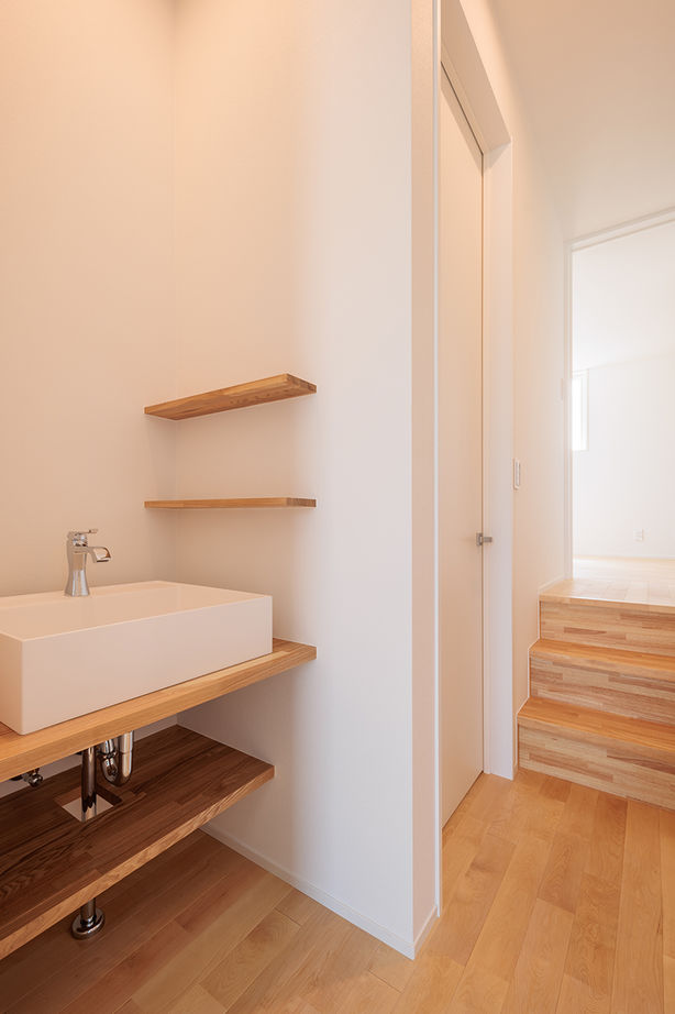 １０１０ｈｏｕｓｅ（安藤工務店） 【33坪/間取り図有/家事ラク動線】狭小の間口でも建築家の巧みな設計で広々ガレージ＆テラスも実現！の建築実例画像8