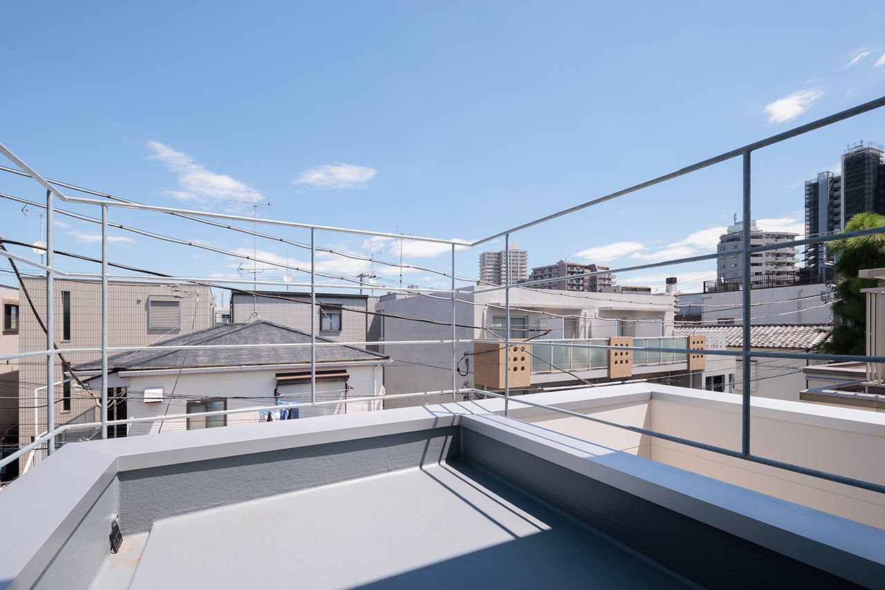 １０１０ｈｏｕｓｅ（安藤工務店） 【33坪/間取り図有/家事ラク動線】狭小の間口でも建築家の巧みな設計で広々ガレージ＆テラスも実現！の建築実例画像10