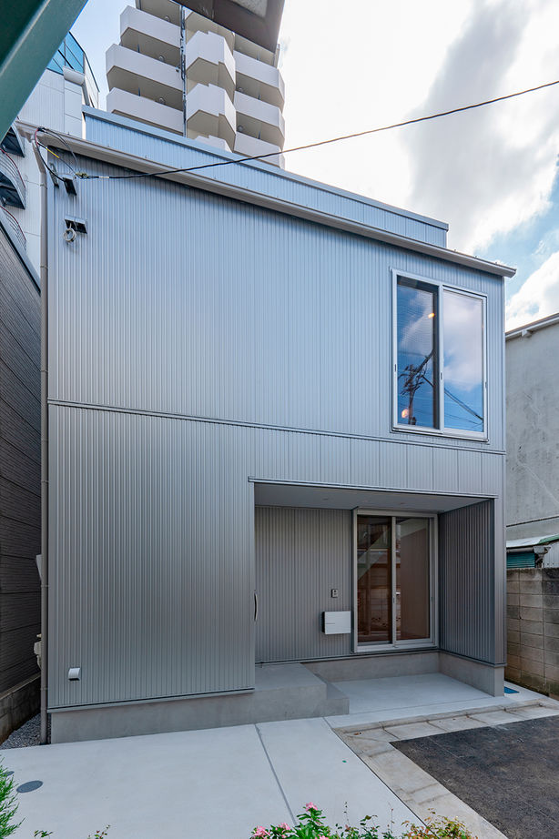 １０１０ｈｏｕｓｅ（安藤工務店） 【防火地域2階建て/21坪/3LDK/間取図有/1989万円】土地制限＆狭小地でも理想を形に。吹抜け×鉄骨階段の家の建築実例画像2