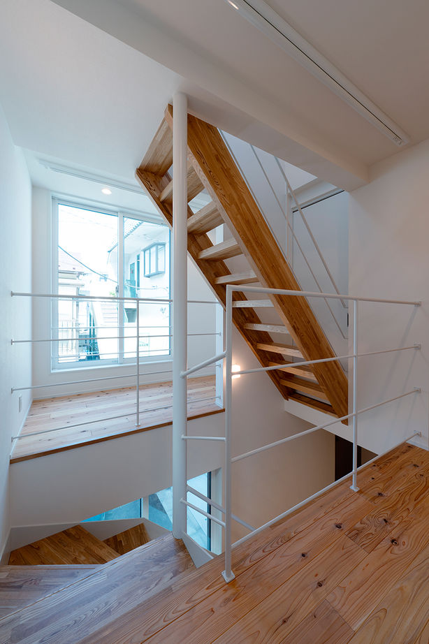 １０１０ｈｏｕｓｅ（安藤工務店） 【防火地域2階建て/21坪/3LDK/間取図有/1989万円】土地制限＆狭小地でも理想を形に。吹抜け×鉄骨階段の家の建築実例画像4