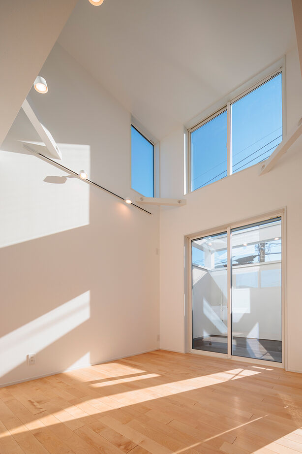 １０１０ｈｏｕｓｅ（安藤工務店） 【2000万円台/32坪/間取図有/中庭】プライバシーの確保×開放感を両立。中庭を囲うコの字型のコートハウスの建築実例画像3