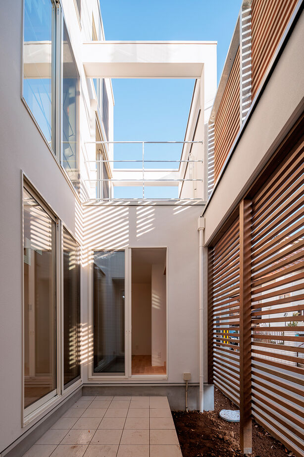 １０１０ｈｏｕｓｅ（安藤工務店） 【2000万円台/32坪/間取図有/中庭】プライバシーの確保×開放感を両立。中庭を囲うコの字型のコートハウスの建築実例画像7