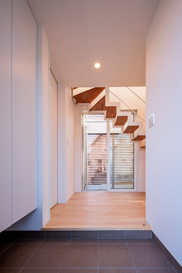 １０１０ｈｏｕｓｅ（安藤工務店） 【2000万円台/32坪/間取図有/中庭】プライバシーの確保×開放感を両立。中庭を囲うコの字型のコートハウスの建築実例画像8