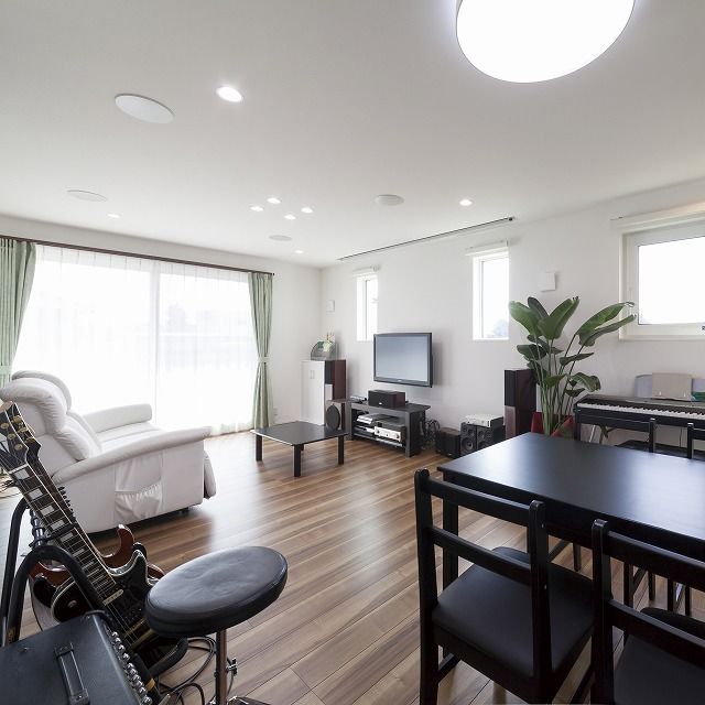 島野工務店 【間取り図有】決め手は高い断熱性能と設備。広々リビングでも快適な室温で暮らせる《平屋》の建築実例画像3