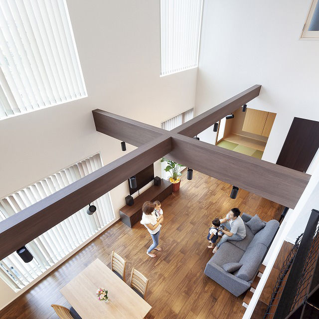 島野工務店 中2階の書斎を設けた吹き抜けの大空間。高性能設備で年中快適な省エネの家の建築実例画像2