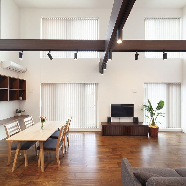 島野工務店 中2階の書斎を設けた吹き抜けの大空間。高性能設備で年中快適な省エネの家の建築実例画像3