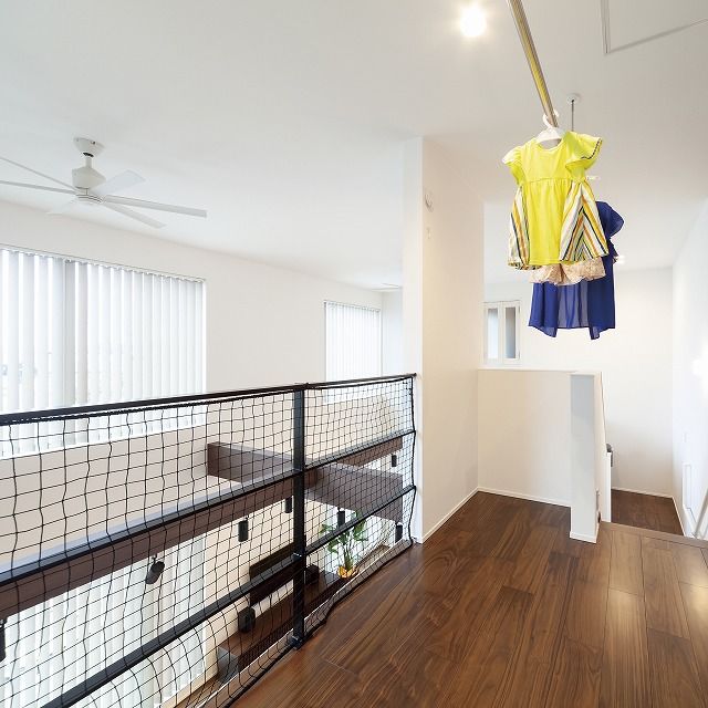 島野工務店 中2階の書斎を設けた吹き抜けの大空間。高性能設備で年中快適な省エネの家の建築実例画像6