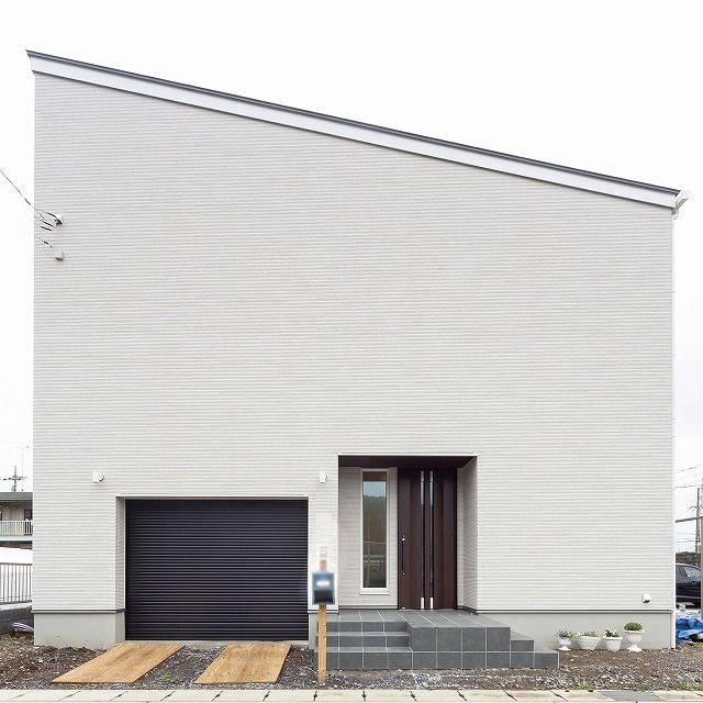 島野工務店 中2階の書斎を設けた吹き抜けの大空間。高性能設備で年中快適な省エネの家の建築実例画像10