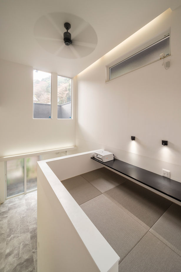 KEIJI一級建築士事務所 【京都市・2000万円台・間取り図・30坪台】スキップフロアを利用したおしゃれな書斎と家事がラクになる動線の建築実例画像4