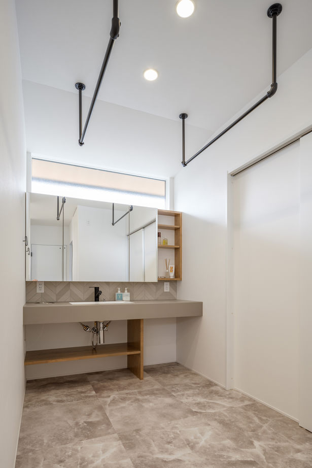 KEIJI一級建築士事務所 【京都・2階リビング・間取り図・2000万円台・30坪台】真っ白なアイランドキッチンで家事ラク仕様の住まいの建築実例画像6