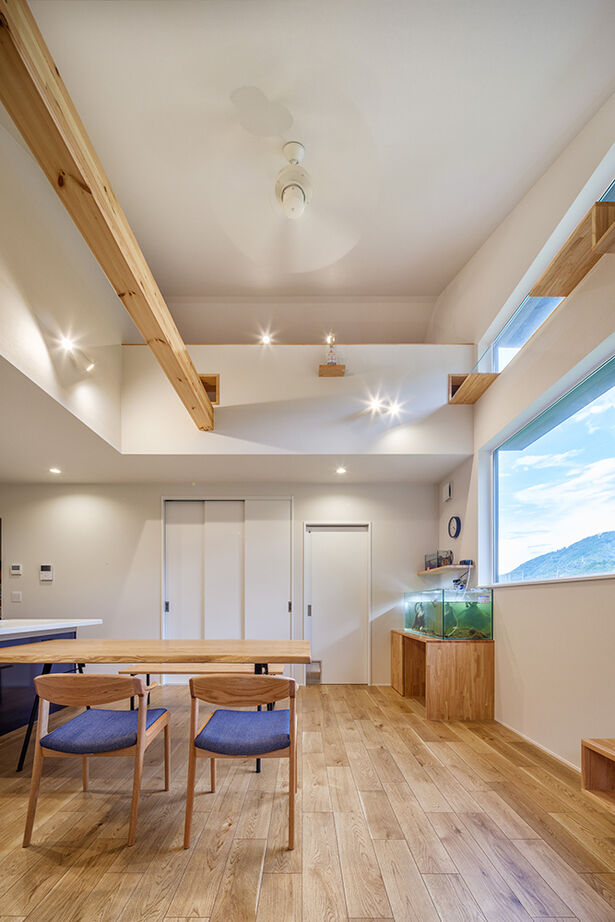 KEIJI一級建築士事務所 【W断熱・2階LDK・4000万円台・50坪台・二世帯住宅】天井梁を工夫 愛猫も子どもものびのびアトリエのある家の建築実例画像6