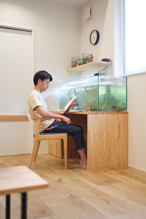 KEIJI一級建築士事務所 【W断熱・2階LDK・4000万円台・50坪台・二世帯住宅】天井梁を工夫 愛猫も子どもものびのびアトリエのある家の建築実例画像9