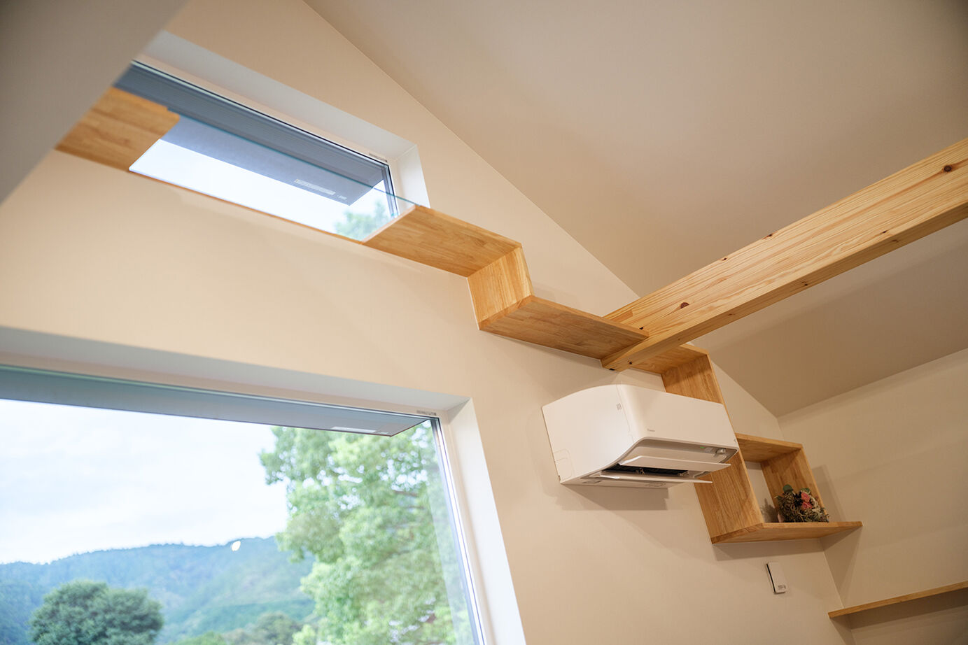 KEIJI一級建築士事務所 【W断熱・2階LDK・4000万円台・50坪台・二世帯住宅】天井梁を工夫 愛猫も子どもものびのびアトリエのある家の建築実例画像11