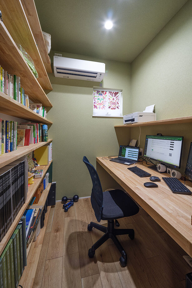 KEIJI一級建築士事務所 【W断熱・2階LDK・4000万円台・50坪台・二世帯住宅】天井梁を工夫 愛猫も子どもものびのびアトリエのある家の建築実例画像12