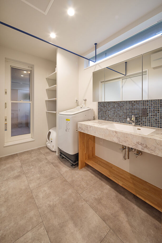 KEIJI一級建築士事務所 【W断熱・2階LDK・4000万円台・50坪台・二世帯住宅】天井梁を工夫 愛猫も子どもものびのびアトリエのある家の建築実例画像15