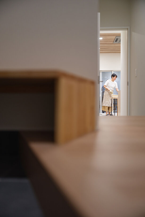 KEIJI一級建築士事務所 【W断熱・2階LDK・4000万円台・50坪台・二世帯住宅】天井梁を工夫 愛猫も子どもものびのびアトリエのある家の建築実例画像17