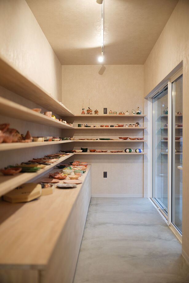 KEIJI一級建築士事務所 【W断熱・2階LDK・4000万円台・50坪台・二世帯住宅】天井梁を工夫 愛猫も子どもものびのびアトリエのある家の建築実例画像18