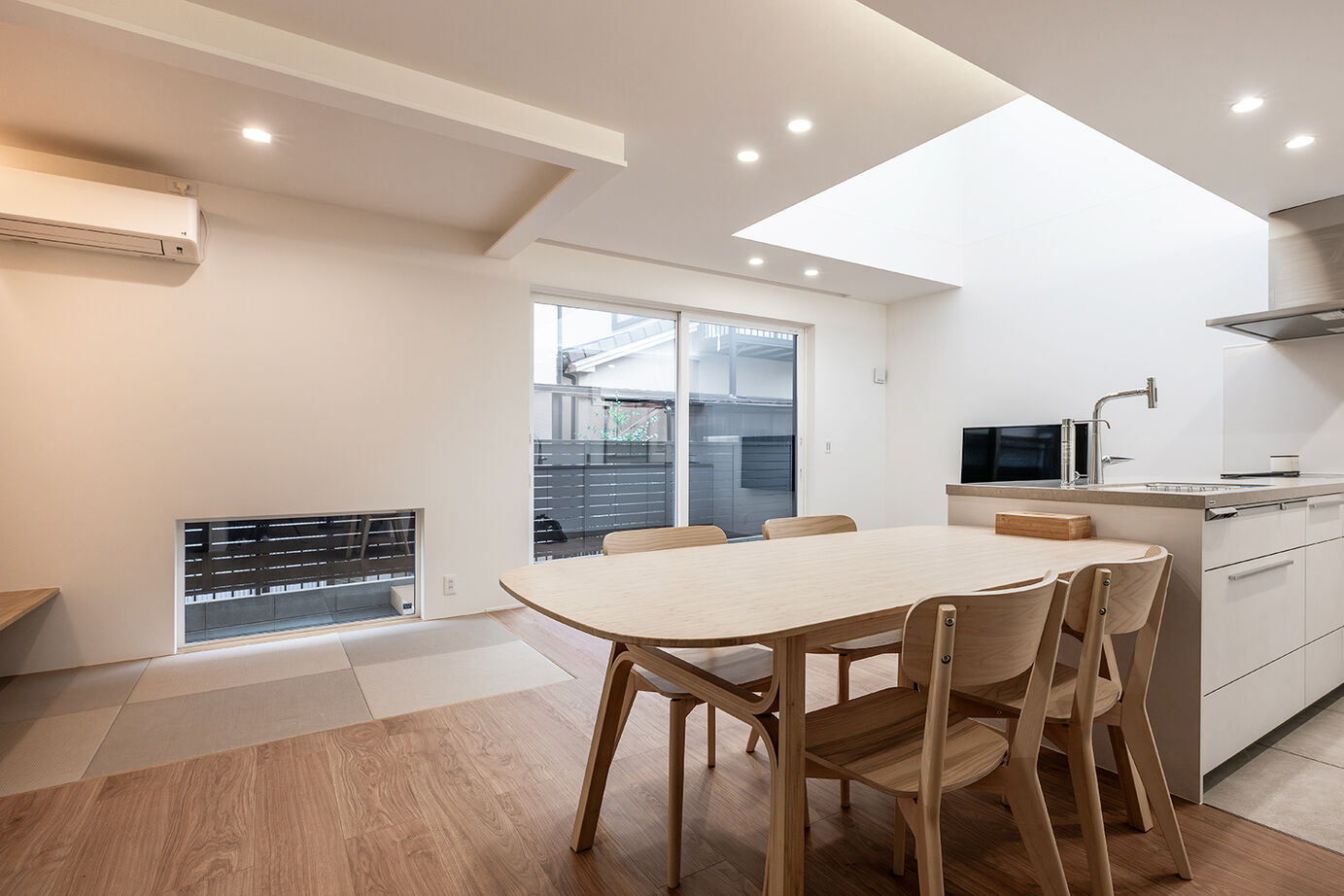 KEIJI一級建築士事務所 【W断熱・間取り図・2000万円台・28坪】夏涼しく、冬は暖か。吹き抜け大空間で、子育て家族も愛犬も快適にの建築実例画像5